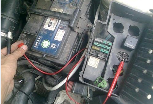 更換保險(xiǎn)絲先關(guān)掉總電源